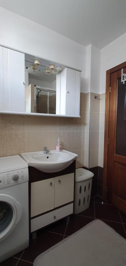 Yla Apartments Piatra Neamt Ngoại thất bức ảnh