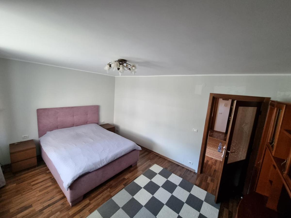 Yla Apartments Piatra Neamt Ngoại thất bức ảnh