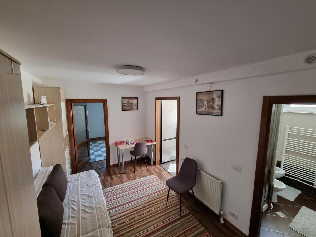 Yla Apartments Piatra Neamt Ngoại thất bức ảnh