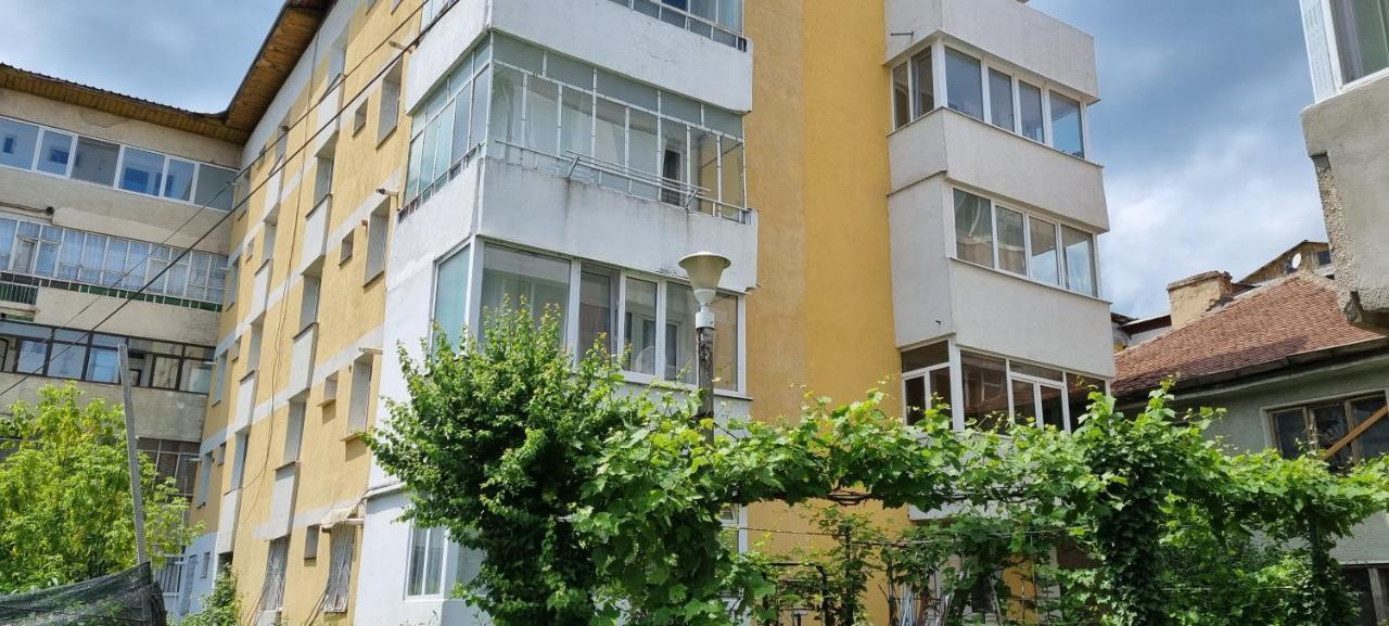 Yla Apartments Piatra Neamt Ngoại thất bức ảnh